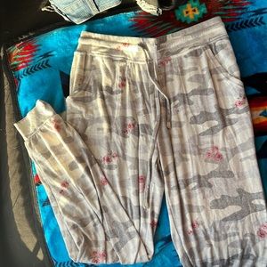 Camo with roses sweatpants good condition